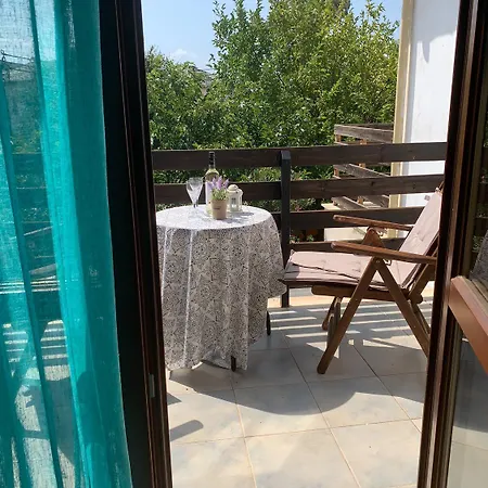 Christina's Seaside أفيسوس